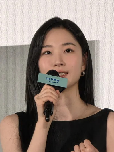 アパレル企業の次女という恵まれた環境にいるものの…という役柄