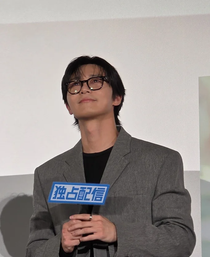 瞳がきれいなパク・ソジュン