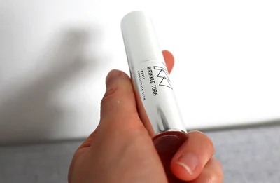 手のひらに収まるコンパクトサイズ