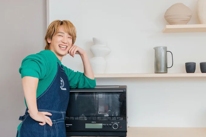 踊るみきさんを微笑ましく見守る小山さん（笑）