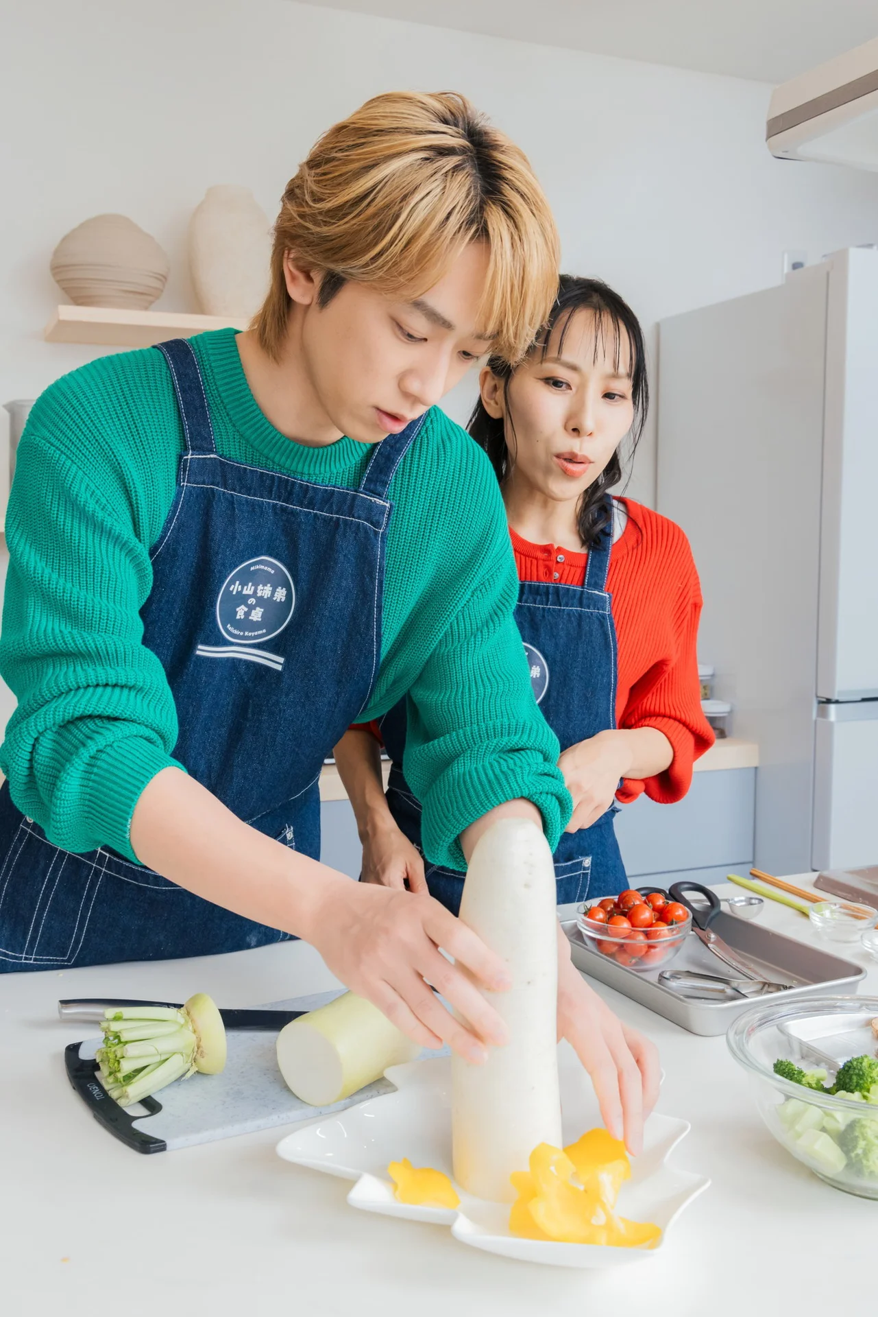 さすがアイドル！NEWS小山慶一郎＆みきママ、クリスマスソングで踊り