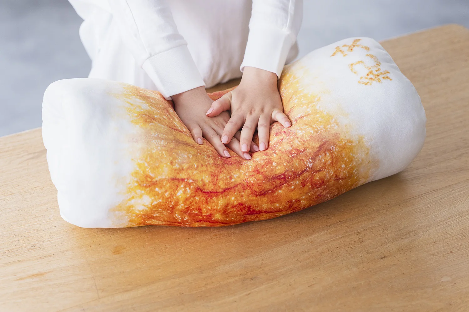 【新品】抱きしめられるちくわ【未開封】ちくわ クッション【レア 希少】 巨大ちくわにSNSも話題騒然！噂の「紀文のおひるねちくわクッション