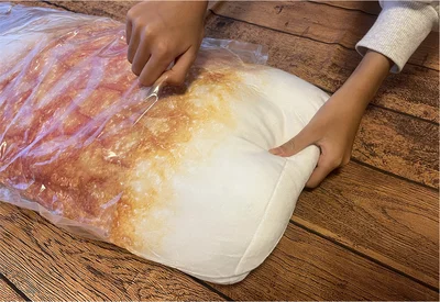 ハサミで袋を開封し、ビニール袋から出していくと…