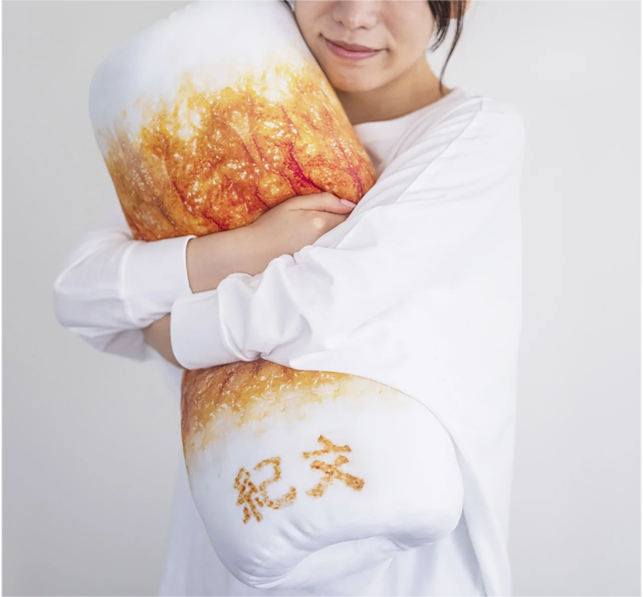 巨大ちくわにSNSも話題騒然！噂の「紀文のおひるねちくわクッション