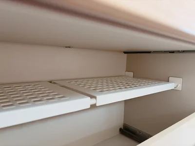 カップボード下引き出しのデッドスペースに棚をDIY