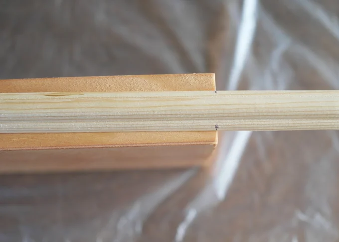 モールディングは桐で柔らかいので、カッターでもカットできます ▶これをどうする?