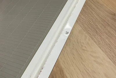 お風呂のドア下レールにつくカリカリ汚れ