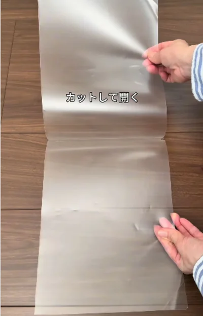 クリアファイルをカットして開く▶意外な場所に入れてみる（⇒次へ）