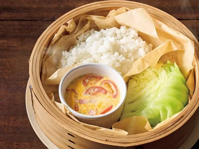 1人ごはんにおすすめ！「ココットオムレツと蒸しキャベツごはん」で一気蒸し