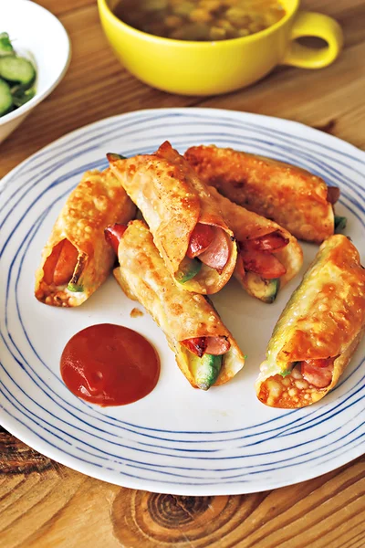 アボカドとソーセージのカリカリ揚げ