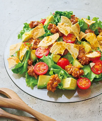 ひき肉とカラフル野菜のスパイシーサラダ