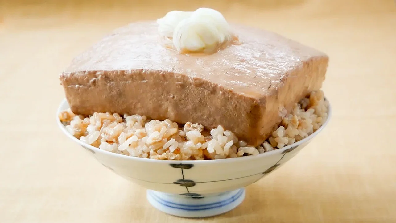 疲れた日のご自愛ごはんに。豆腐一丁が絶品ごちそうに変わる「塩昆布とうめし」【やわらかcuisine】 - レタスクラブ