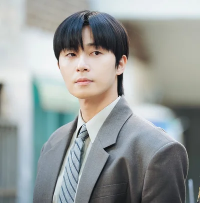 記者を演じるパク・ソジュン