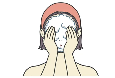 洗顔3　手のひらが肌に触れないように泡で顔全体を押す