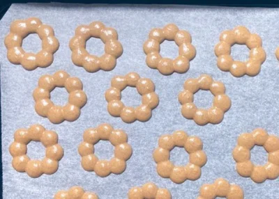 マカロンがあのドーナツに…⁉︎ ▶︎こんな風に出来上がりました！！（⇒次へ）