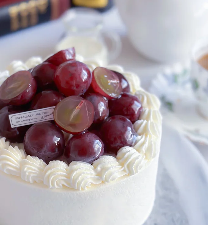 ぶどうがたっぷりのったショートケーキ▶︎キュートなクリスマスケーキも（⇒次へ）