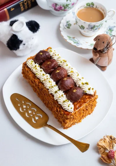 栗のナポレオンパイ▶︎上にも間にも立派な栗が〜！（⇒次へ）