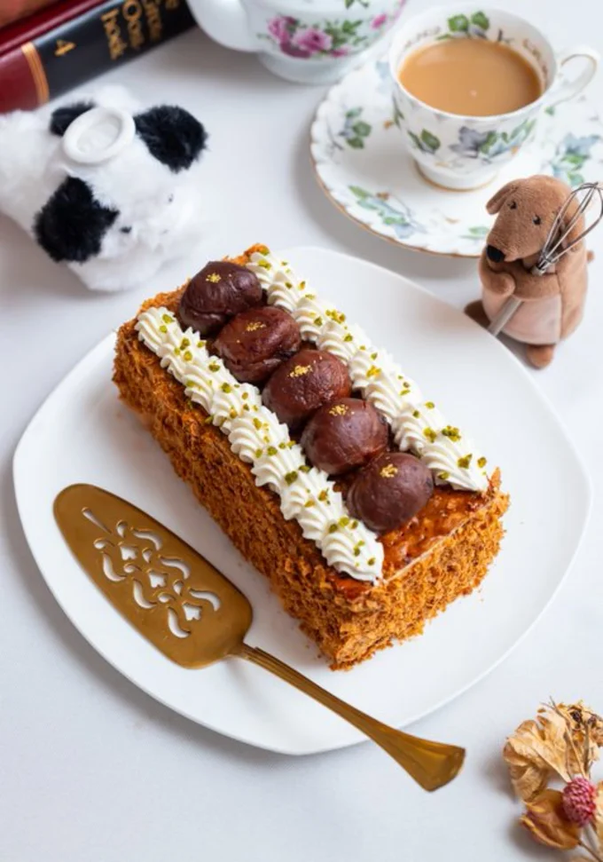 栗のナポレオンパイ▶︎上にも間にも立派な栗が〜！（⇒次へ）