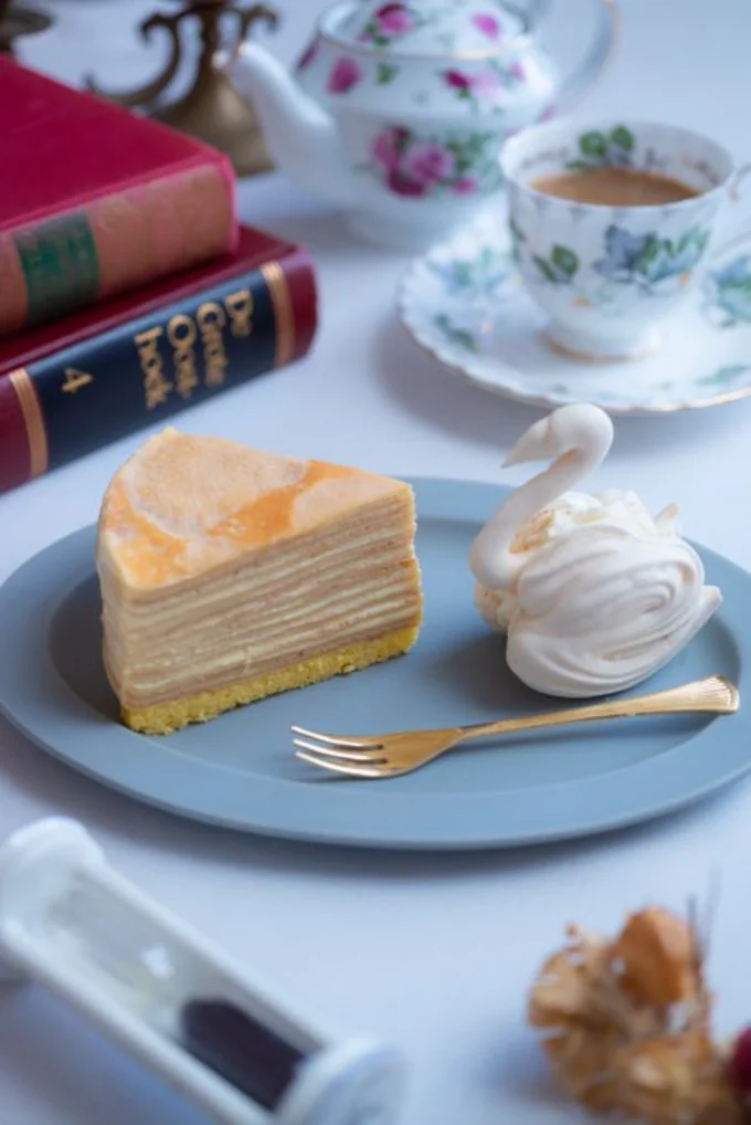 添えられたスワンもお見事！▶︎さわやかなレアチーズケーキ（⇒次へ）