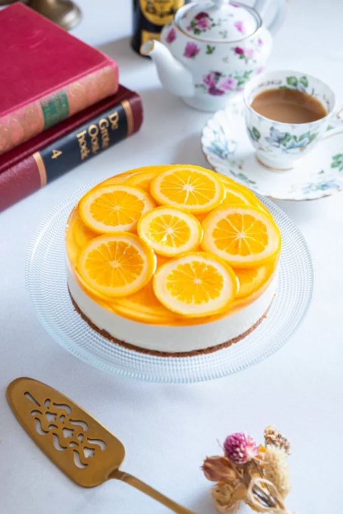 紅茶とオレンジのレアチーズケーキ▶︎切ってみると…（⇒次へ）