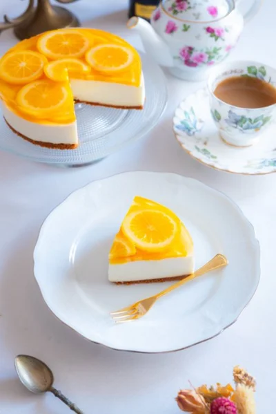 ゼリー部分とレアチーズの部分のコントラストがきれい！▶︎おうち喫茶メニューも♪（⇒次へ）