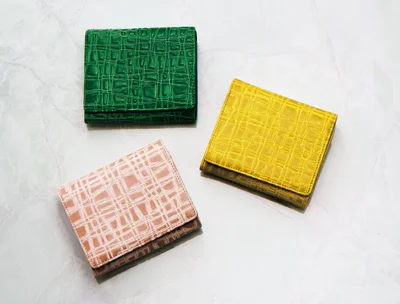 軽くてコンパクト 二つ折りタイプ