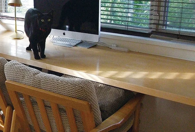 仕事場には何も置かず、集中力UP!