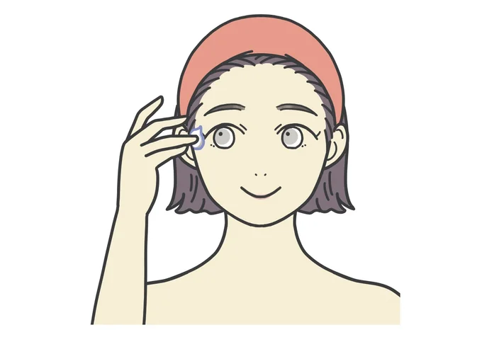 保湿剤の塗り方2 乾燥しがちな目もと、口もとに重ねづけ