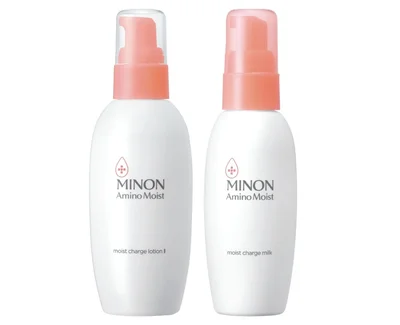 左：ミノン アミノモイスト モイストチャージ ローションⅡもっとしっとりタイプ 150ml￥2,200（編集部調べ）、右：ミノン アミノモイスト モイストチャージ ミルク 100g ￥2,310（編集部調べ）／第一三共ヘルスケア