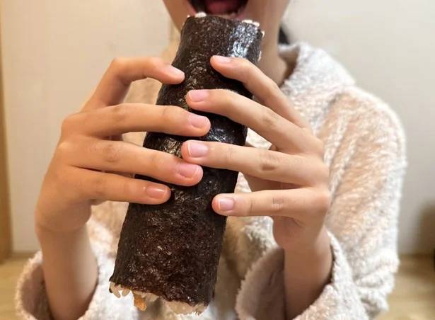 子どもが1本持つとこんな感じ。でっかい！！