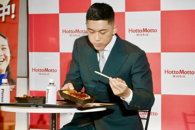 小田選手の試食タイム!