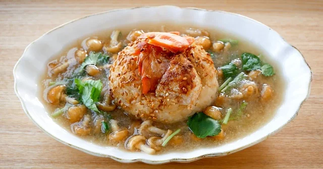 あんが絡んでなめらかでやさしい口当たりに！「焼きおにぎりのあんかけ雑炊」【やわらかcuisine】