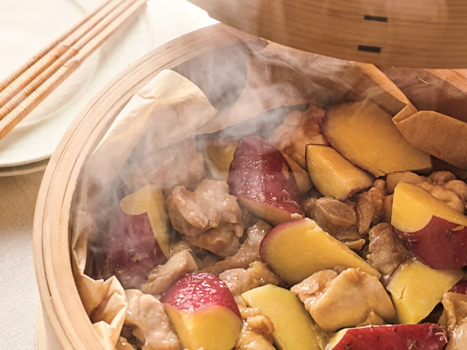 とり肉とさつまいものしょうがじょうゆ蒸し
