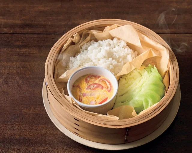 1人ごはんもせいろにおまかせ◎たんぱく質＆野菜が手軽にとれる「ココットオムレツと蒸しキャベツごはん」