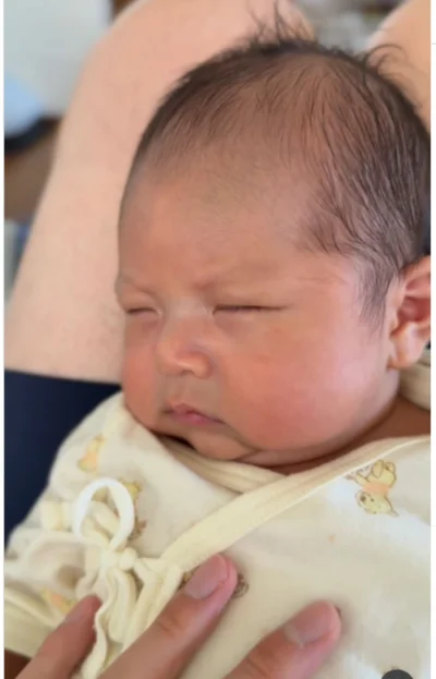 貫禄たっぷりの寝顔（⇒次へ）