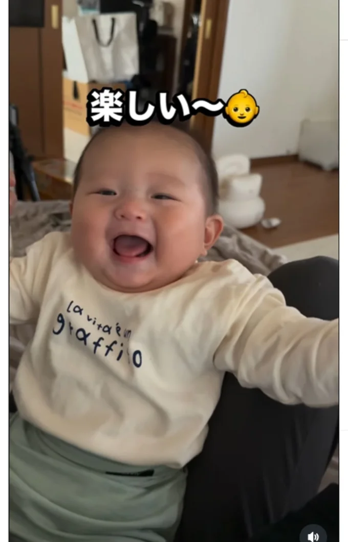 ママ大好き！これぞ天使の笑顔▶筋トレしちゃうよ〜（⇒次へ）