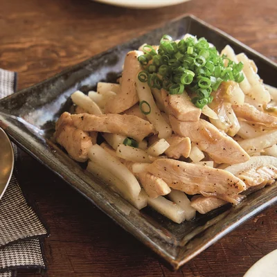 ザーサイのうまみのある塩けで味わい深い一品に「とりむねと大根のザーサイ炒め」