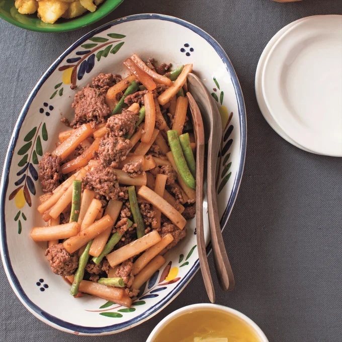 ひき肉はかたまりを残し、食べごたえを出して「ひき肉と大根のソース炒め」