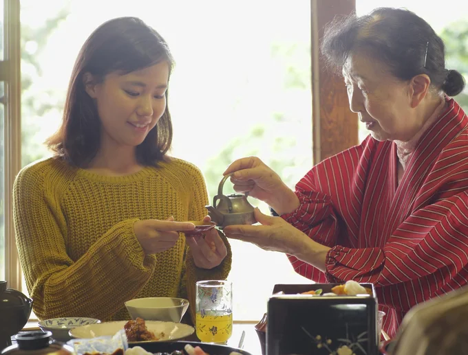 今年のお正月はひと味違う！重箱の黒に「映える」カンタンご当地おせち4品