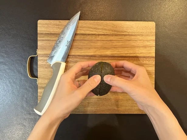 切り込みに合わせて開いてみると…（▶︎キレイなカット断面へ）