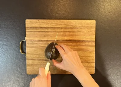 くるりと包丁を一周させるだけ！