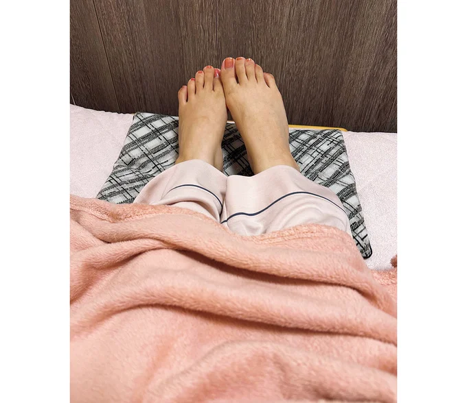 とても心地よい温度で、朝まで快適に眠れました。かなり薄いので、寝るときにも気になりません！