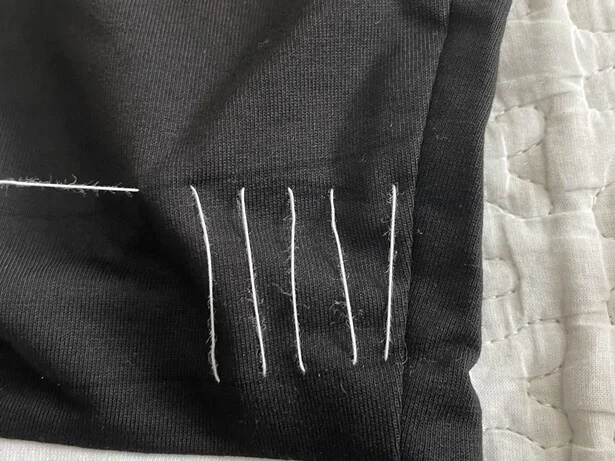 1、裾上げしたい幅に合わせて上下に縫う(▶︎次へ)