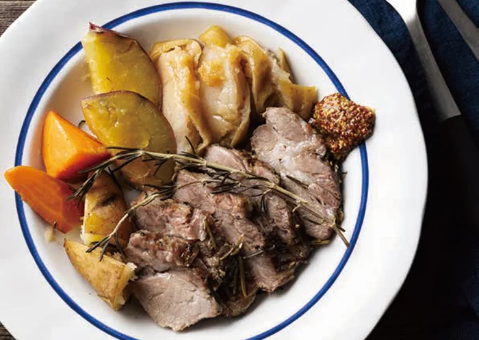 【おもてなしレシピ】ほったらかしで作る、「豚肩ロースとりんごの白ワイン蒸し」