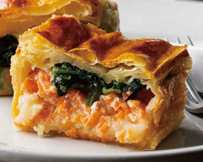 【おもてなしレシピ】パイシートで楽チン「サーモンとほうれん草のさくさくパイ包み」