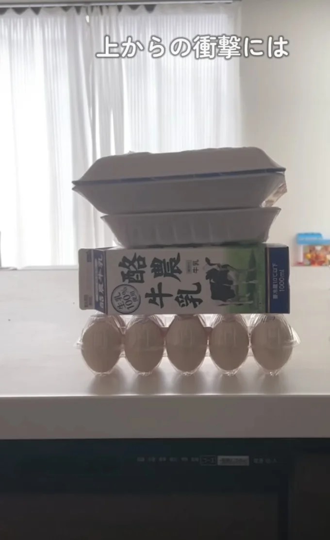 たまごは一番下に入れて持ち運ぶ▶野菜をコンパクトに入れる方法（⇒次へ）