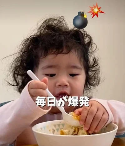 アフロのようなヘアスタイル→お兄ちゃんはサラサラ！（次へ⇒）