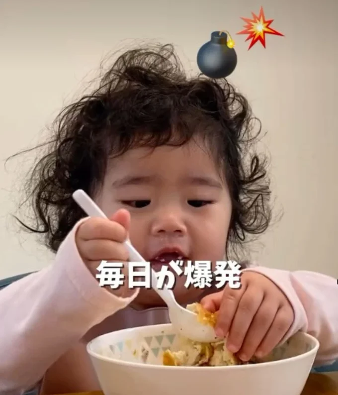 アフロのようなヘアスタイル→お兄ちゃんはサラサラ!(次へ⇒)