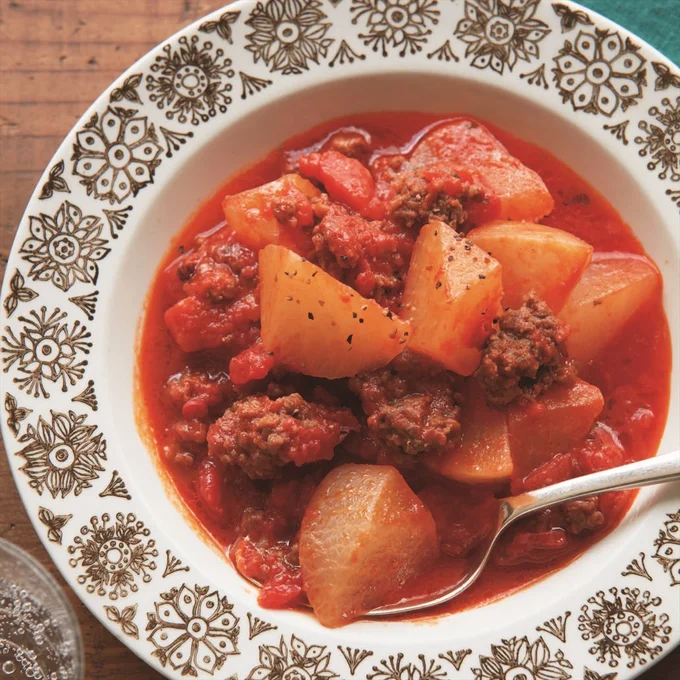 炒めて甘みを引き出した大根とトマトの酸味がバランスよし「大根とひき肉のトマト煮」