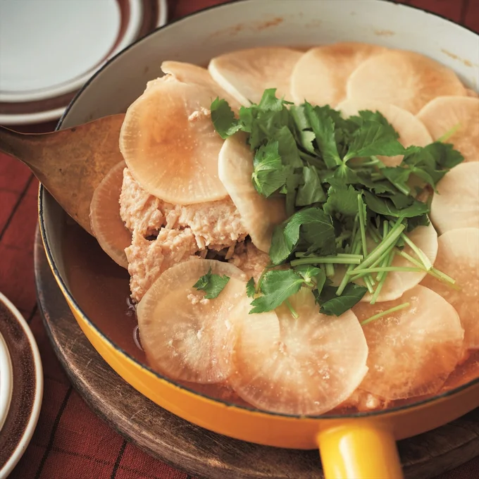 やさしい甘辛味のほっとする味わい「えのきつくねの大根はさみ蒸し煮」